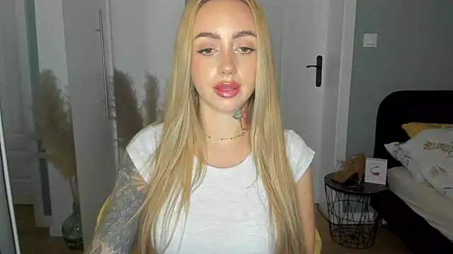 Snapshot of sexyCoralie chatting on 06/11/26, 01:53 sexyCoralie online show from 06/11/26, 01:53
