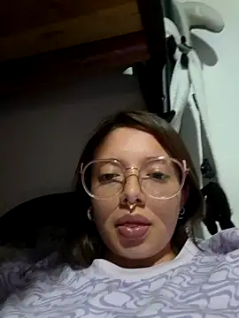 Snapshot of linda-schmidt chatting on 01/03/25, 01:27 linda-schmidt online show from 01/03/25, 01:27