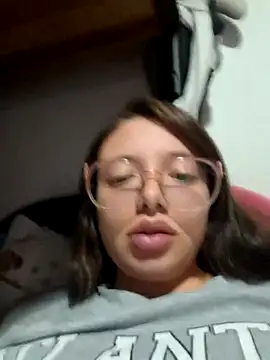 Snapshot of linda-schmidt chatting on 10/18/25, 02:47 linda-schmidt online show from 10/18/25, 02:47
