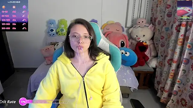 Snapshot of linda-schmidt chatting on 05/06/26, 03:13 linda-schmidt online show from 05/06/26, 03:13