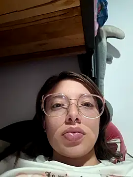Snapshot of linda-schmidt chatting on 05/14/26, 02:18 linda-schmidt online show from 05/14/26, 02:18