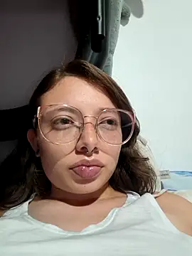Snapshot of linda-schmidt chatting on 05/21/26, 03:13 linda-schmidt online show from 05/21/26, 03:13