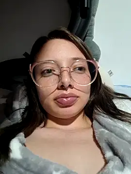 Snapshot of linda-schmidt chatting on 05/27/26, 01:57 linda-schmidt online show from 05/27/26, 01:57
