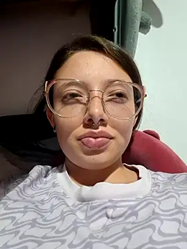 Snapshot of linda-schmidt chatting on 06/01/26, 03:41 linda-schmidt online show from 06/01/26, 03:41