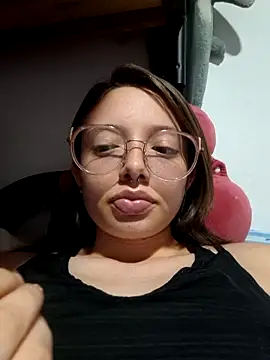 Snapshot of linda-schmidt chatting on 06/05/26, 01:34 linda-schmidt online show from 06/05/26, 01:34