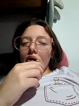 Snapshot of linda-schmidt chatting on 06/11/26, 03:26 linda-schmidt online show from 06/11/26, 03:26