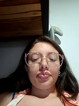 Snapshot of linda-schmidt chatting on 06/14/26, 02:24 linda-schmidt online show from 06/14/26, 02:24
