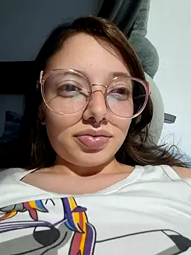 Snapshot of linda-schmidt chatting on 06/17/26, 03:53 linda-schmidt online show from 06/17/26, 03:53