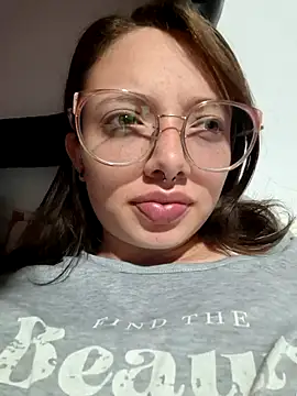 Snapshot of linda-schmidt chatting on 07/18/26, 04:49 linda-schmidt online show from 07/18/26, 04:49
