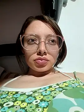 Snapshot of linda-schmidt chatting on 07/19/26, 03:21 linda-schmidt online show from 07/19/26, 03:21