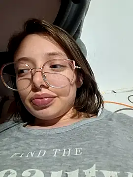 Snapshot of linda-schmidt chatting on 07/23/26, 03:37 linda-schmidt online show from 07/23/26, 03:37