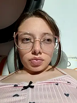 Snapshot of linda-schmidt chatting on 07/31/26, 03:50 linda-schmidt online show from 07/31/26, 03:50