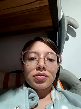 Snapshot of linda-schmidt chatting on 08/04/26, 01:20 linda-schmidt online show from 08/04/26, 01:20