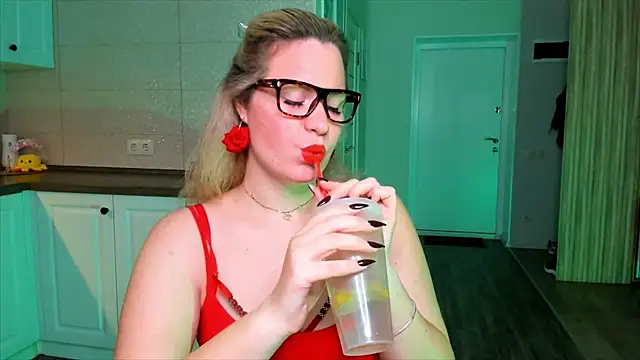 HotTiffani online show from 10/06/25, 07:06