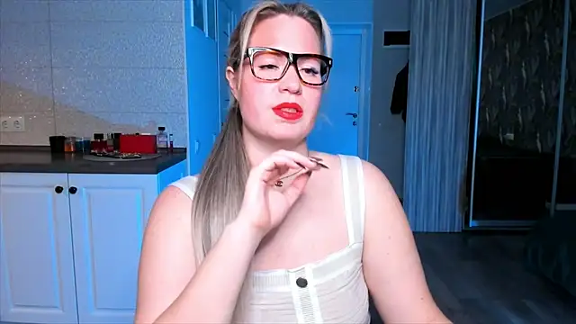 HotTiffani online show from 10/18/25, 08:26