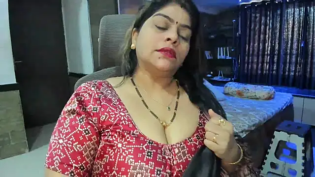 Snapshot of tarivishu23 chatting on 02/13/25, 02:45 tarivishu23 online show from 02/13/25, 02:45