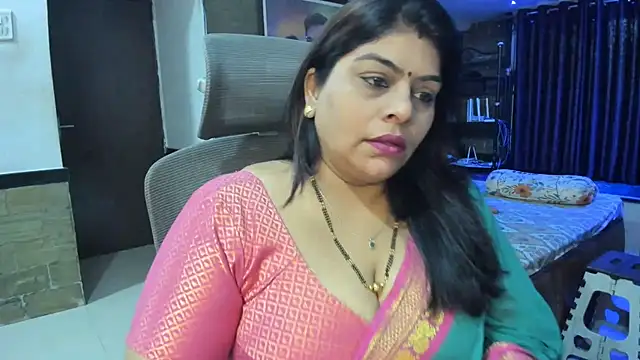 Snapshot of tarivishu23 chatting on 02/14/25, 01:45 tarivishu23 online show from 02/14/25, 01:45