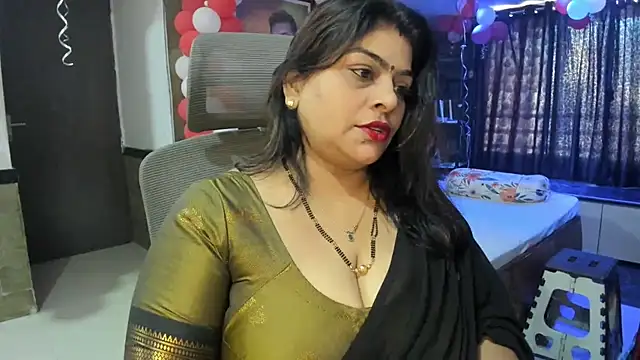 Snapshot of tarivishu23 chatting on 02/15/25, 03:52 tarivishu23 online show from 02/15/25, 03:52