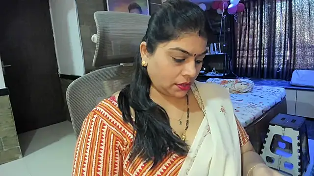 Snapshot of tarivishu23 chatting on 02/21/25, 01:11 tarivishu23 online show from 02/21/25, 01:11