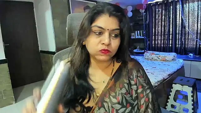Snapshot of tarivishu23 chatting on 02/21/25, 04:18 tarivishu23 online show from 02/21/25, 04:18