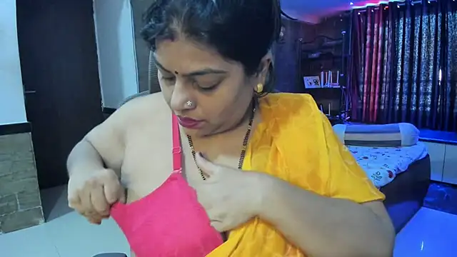 Snapshot of tarivishu23 chatting on 10/18/25, 01:52 tarivishu23 online show from 10/18/25, 01:52