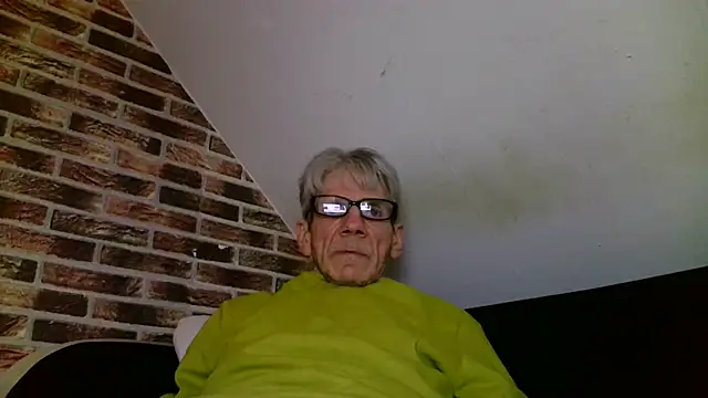 Snapshot of InMeinenMund chatting on 02/28/25, 01:36 InMeinenMund online show from 02/28/25, 01:36