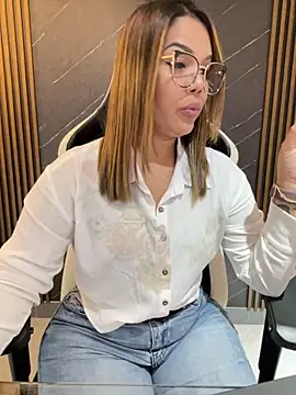 Snapshot of KellyBrooklyn_ chatting on 12/22/25, 05:10 KellyBrooklyn online show from 12/22/25, 05:10