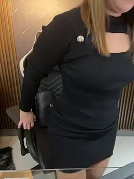 Snapshot of KellyBrooklyn_ chatting on 02/17/26, 03:51 KellyBrooklyn online show from 02/17/26, 03:51