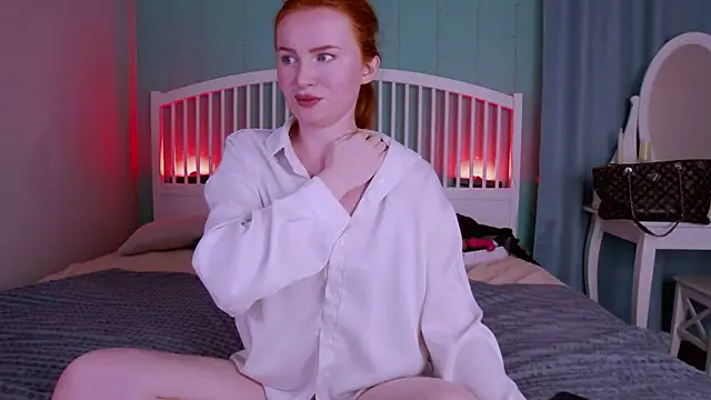 Snapshot of GingerArin chatting on 11/10/25, 01:43 GingerArin online show from 11/10/25, 01:43