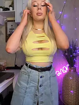 LaraHollywood online show from 03/05/26, 07:59