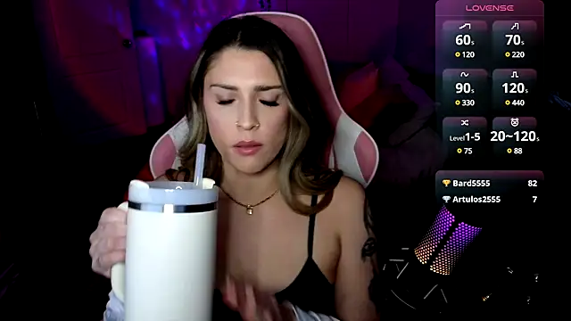 Snapshot of queenxlexy chatting on 01/06/25, 09:54 queenxlexy online show from 01/06/25, 09:54