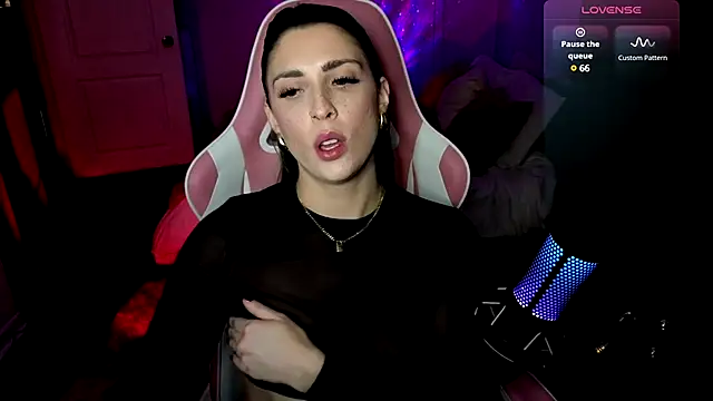 Snapshot of queenxlexy chatting on 01/07/25, 09:46 queenxlexy online show from 01/07/25, 09:46