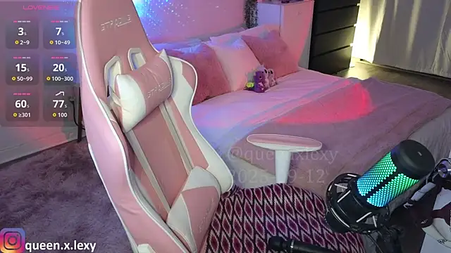 Snapshot of queenxlexy chatting on 09/13/25, 05:35 queenxlexy online show from 09/13/25, 05:35