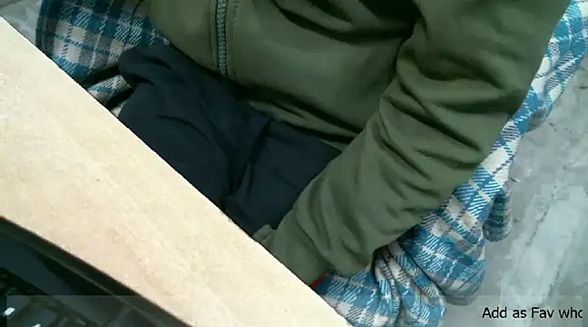 Snapshot of desioldguy chatting on 12/30/24, 04:20 desioldguy online show from 12/30/24, 04:20