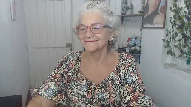 FunnyGrandma online show from 09/18/25, 01:40