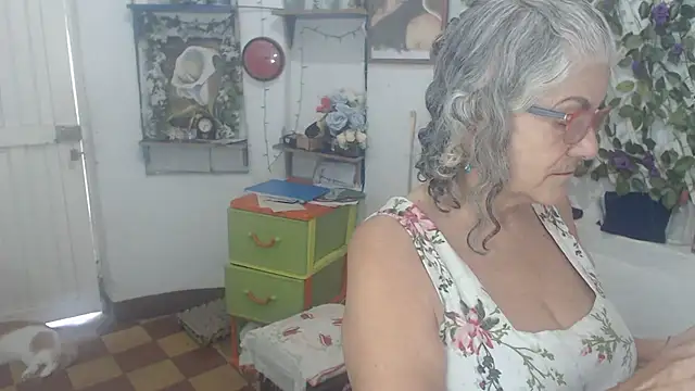 FunnyGrandma online show from 02/05/26, 05:28