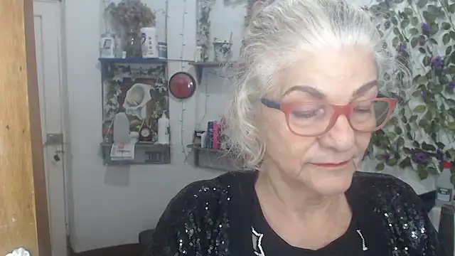 FunnyGrandma online show from 05/09/26, 03:34