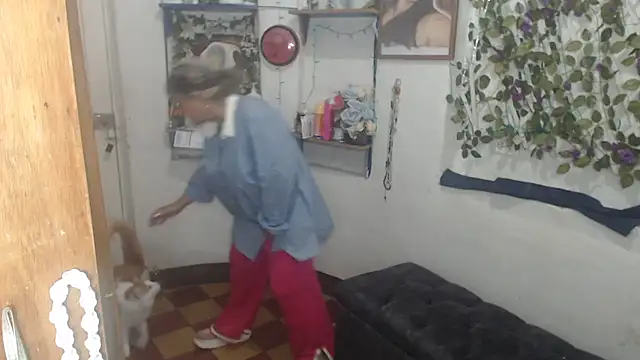 FunnyGrandma online show from 05/19/26, 03:35