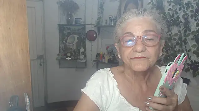 FunnyGrandma online show from 05/26/26, 01:23