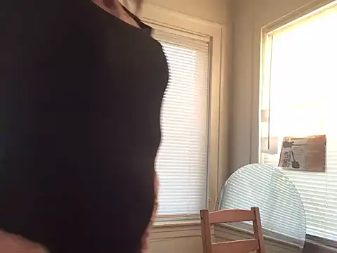 Snapshot of Jcharlesnew69@xh chatting on 10/12/25, 12:26 Jcharlesnew69xh online show from 10/12/25, 12:26