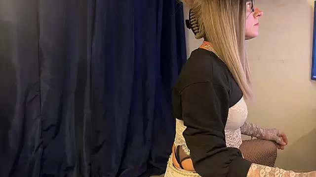 xdresserwithass online show from 12/16/25, 05:18