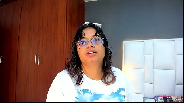 yeral2017 online show from 04/21/26, 03:39