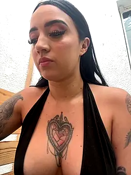 EmmyEvans1 online show from 12/04/25, 07:33