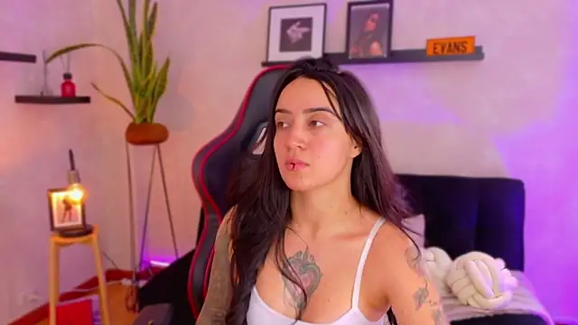 EmmyEvans1 online show from 02/21/26, 07:37