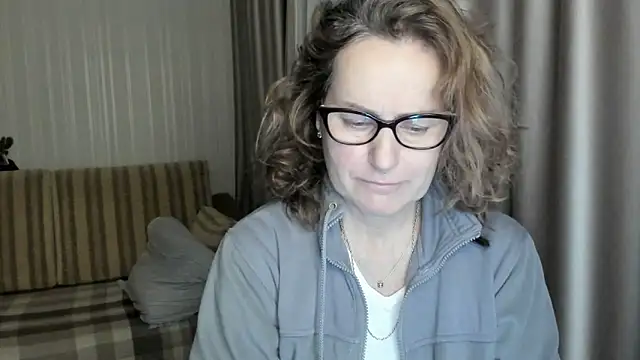 lauraoven online show from 02/05/25, 04:58