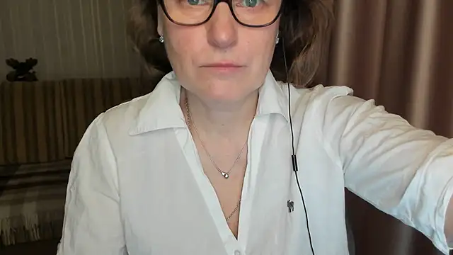 lauraoven online show from 03/06/25, 07:25