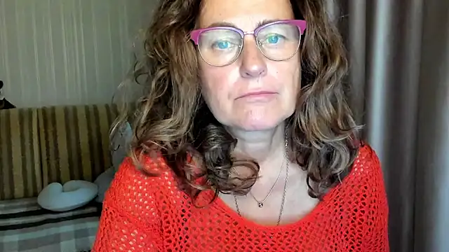 lauraoven online show from 10/06/25, 01:41