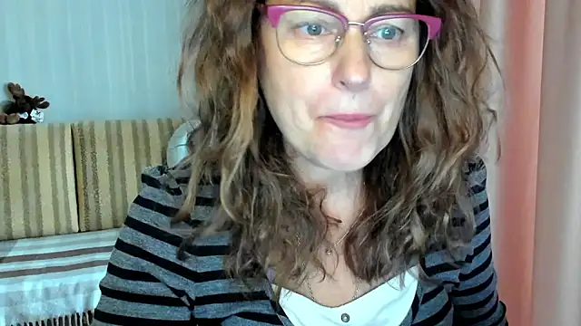 lauraoven online show from 10/21/25, 10:27