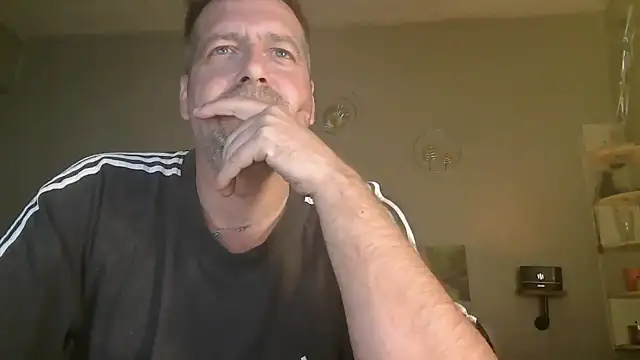 Snapshot of matrikes1 chatting on 05/11/26, 04:04 matrikes1 online show from 05/11/26, 04:04
