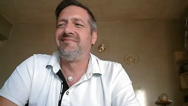 Snapshot of matrikes1 chatting on 06/03/26, 06:13 matrikes1 online show from 06/03/26, 06:13